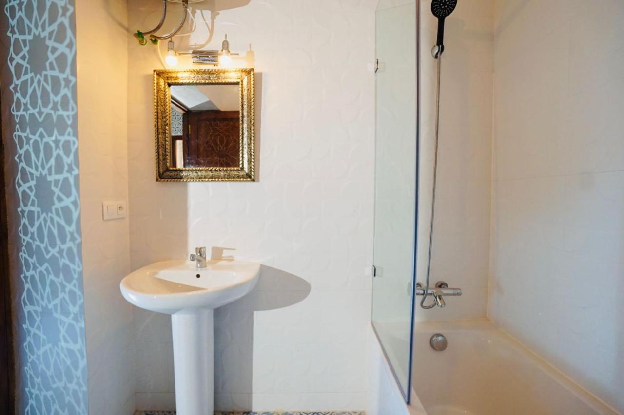 Riad Amelia : Lalla Fatima Zohra Room Tétouan Екстериор снимка